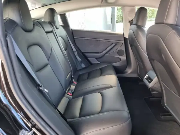 Tesla Model 3 2022 - 29950 EUR, 30000 km - AUTO.MOTO.pt - 30000km - foto 10 de 19