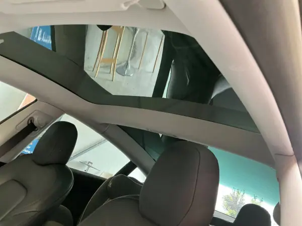 Tesla Model 3 2022 - 26900 EUR, 99326 km - AUTO.MOTO.pt - 99326km - foto 8 de 10