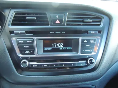 Hyundai i20 2017 - 10950 EUR, 128500 km - AUTO.MOTO.pt - 128500km - foto 8 de 13