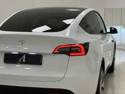 Tesla Model Y 2022 - 34890 EUR, 49800 km - AUTO.MOTO.pt - 49800km - foto 8 de 32