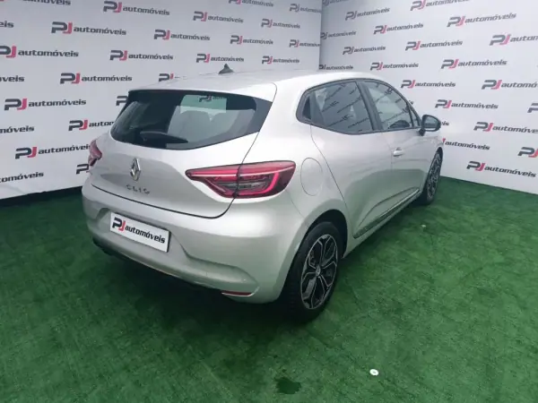 Renault Clio 2020 - 13990 EUR, 94621 km - AUTO.MOTO.pt - 94621km - foto 6 de 16