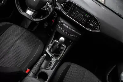 Peugeot 308 SW 2019 - 9750 EUR, 294100 km - AUTO.MOTO.pt - 294100km - foto 29 de 36