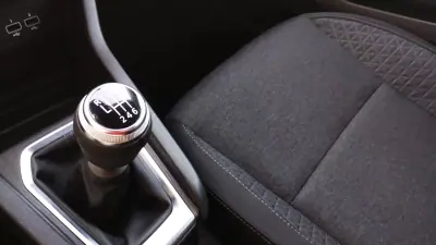 Renault Clio 2021 - 13999 EUR, 63000 km - AUTO.MOTO.pt - 63000km - foto 34 de 38