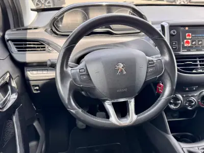 Peugeot 208 2019 - 11990 EUR, 53000 km - AUTO.MOTO.pt - 53000km - foto 11 de 19