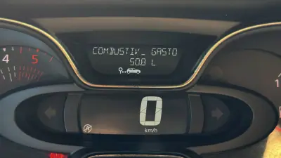 Renault Captur 2018 - 12990 EUR, 149914 km - AUTO.MOTO.pt - 149914km - foto 33 de 44