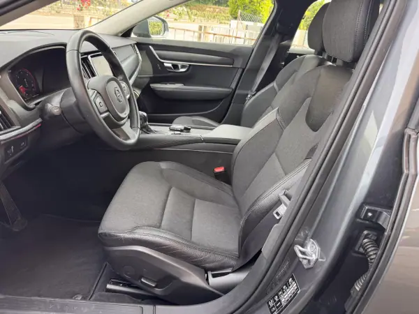Volvo V90 2017 - 23750 EUR, 133014 km - AUTO.MOTO.pt - 133014km - foto 22 de 25