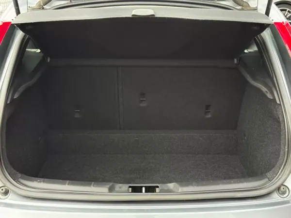 Volvo V40 2018 - 16850 EUR, 87000 km - AUTO.MOTO.pt - 87000km - foto 14 de 16