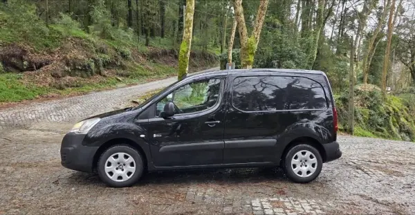 Peugeot Partner 2015 - 8350 EUR, 157000 km - AUTO.MOTO.pt - 157000km - foto 3 de 15