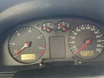 Volkswagen Passat Variant 2000 - 1999 EUR, 500000 km - AUTO.MOTO.pt - 500000km - foto 18 de 20