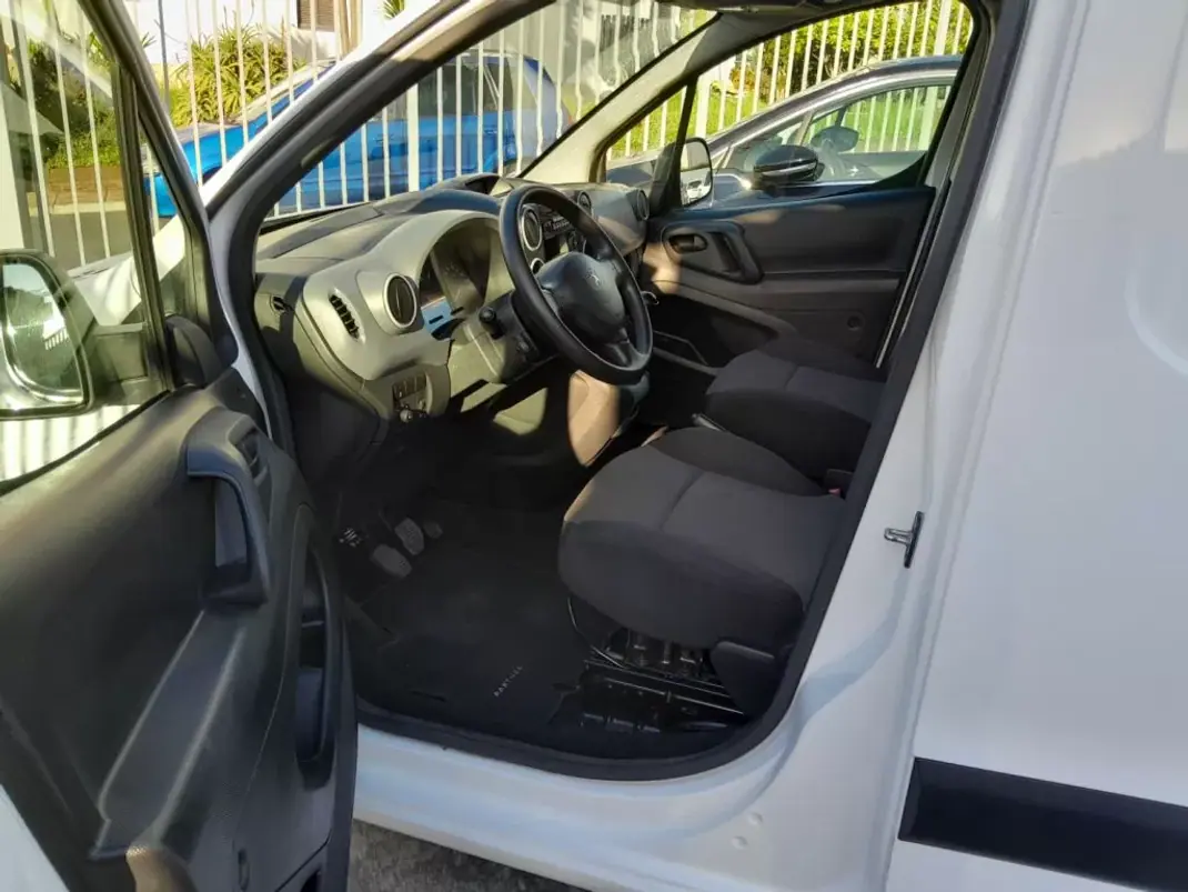 Peugeot Partner 2018 - 13900 EUR, 179163 km - 179163km - foto 8 de 11