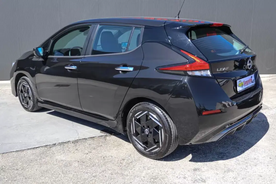 Nissan Leaf 2023 - 17990 EUR, 31782 km - 31782km - foto 6 de 25
