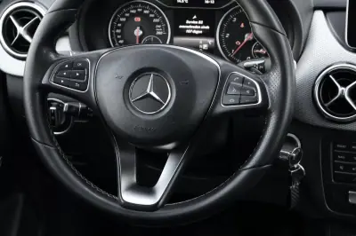 Mercedes-Benz MB180 2017 - 17450 EUR, 158282 km - AUTO.MOTO.pt - 158282km - foto 7 de 18
