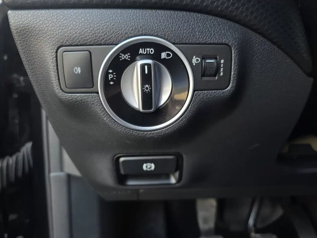 Mercedes-Benz A 180 2016 - 15990 EUR, 163000 km - AUTO.MOTO.pt - 163000km - foto 13 de 31