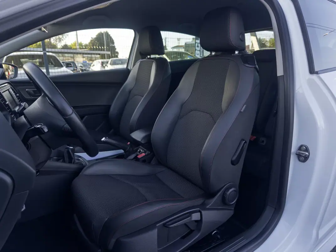 SEAT Leon 2013 - 11500 EUR, 253000 km - AUTO.MOTO.pt - 253000km - foto 34 de 38