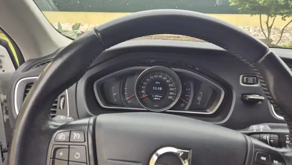 Volvo V40 2016 - 9000 EUR, 195000 km - 195000km - foto 4 de 5
