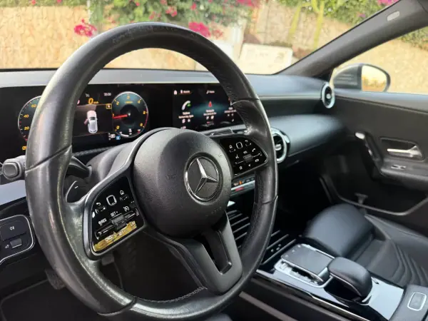 Mercedes-Benz A 180 2018 - 18999 EUR, 180000 km - AUTO.MOTO.pt - 180000km - foto 11 de 12