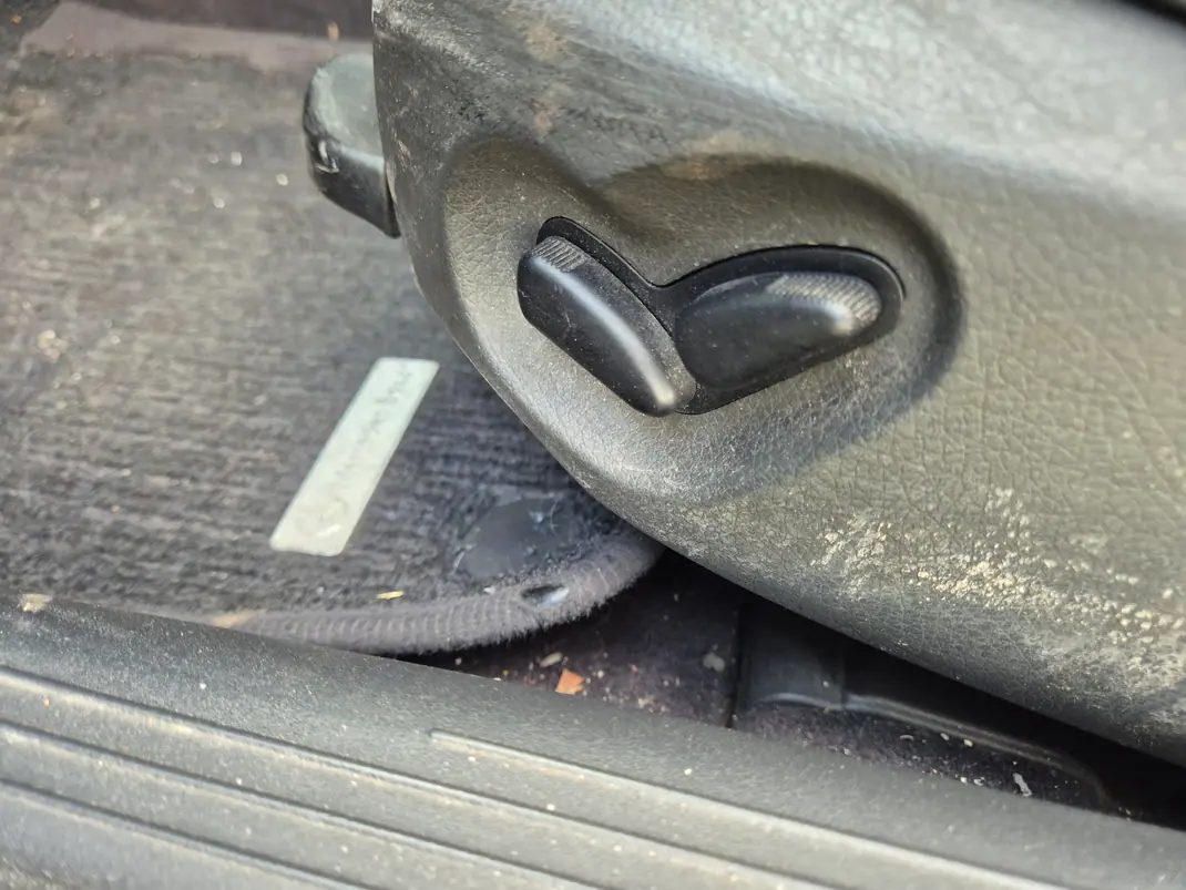 Mercedes-Benz E 220 2003 - 4900 EUR, 490000 km - AUTO.MOTO.pt - 490000km - foto 10 de 16