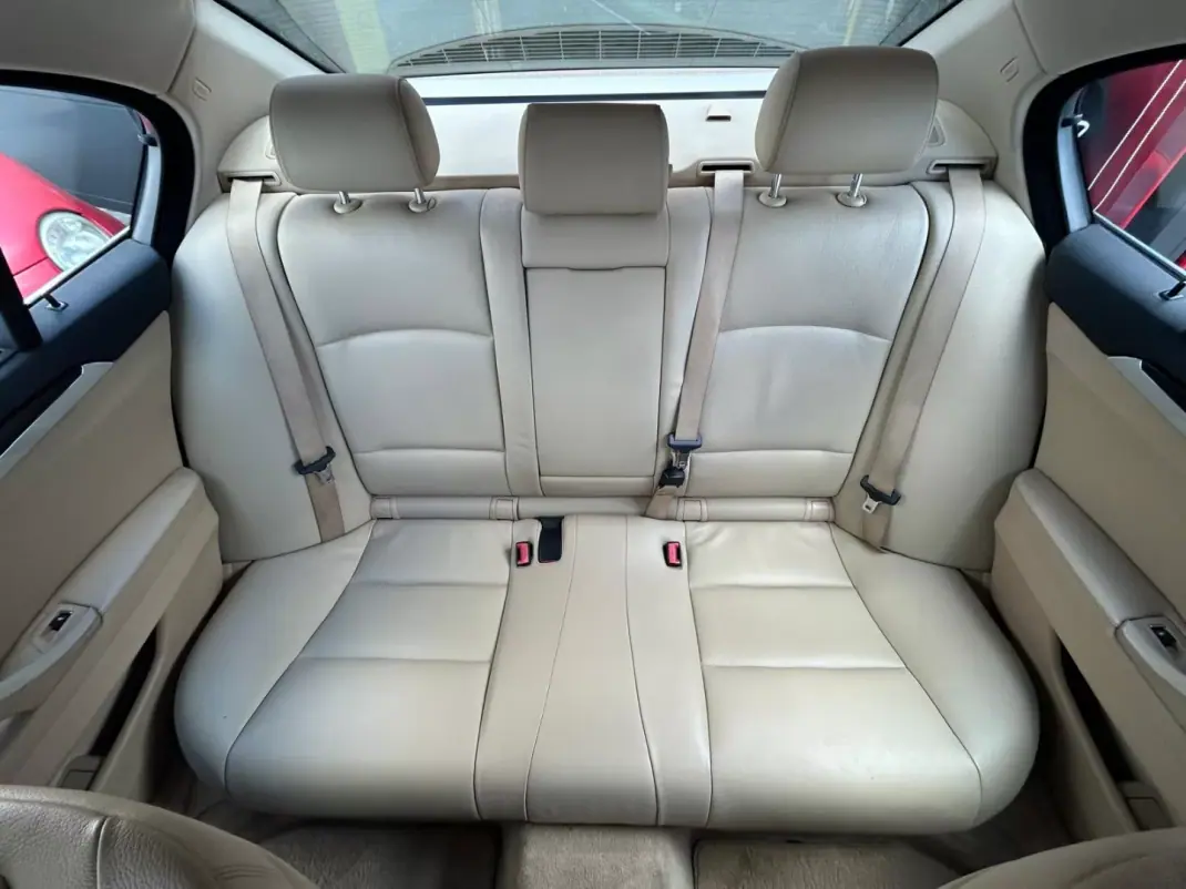 BMW 520 2011 - 10500 EUR, 368699 km - AUTO.MOTO.pt - 368699km - foto 19 de 23