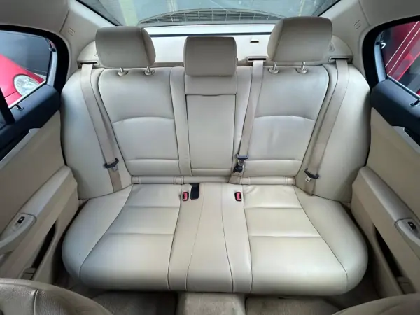 BMW 520 2011 - 10500 EUR, 368699 km - AUTO.MOTO.pt - 368699km - foto 19 de 23