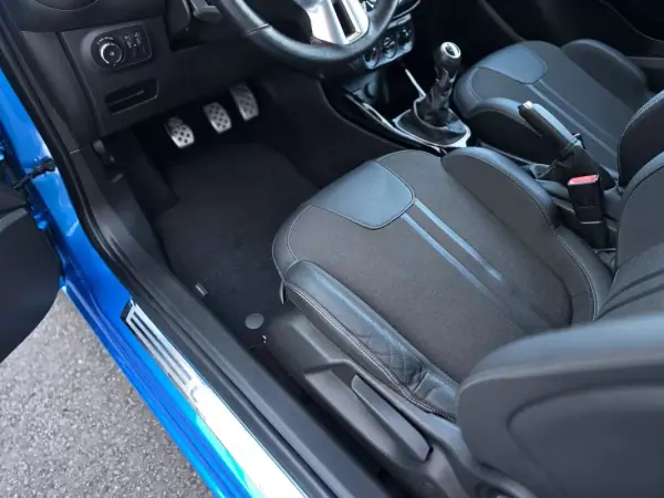 Opel Adam 2019 - 10900 EUR, 38000 km - AUTO.MOTO.pt - 38000km - foto 26 de 36