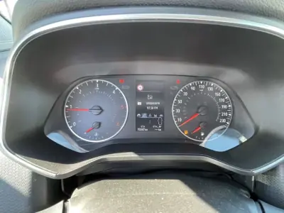 Renault Clio 2021 - 14750 EUR, 70347 km - AUTO.MOTO.pt - 70347km - foto 5 de 9