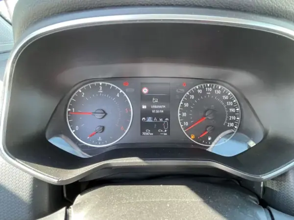Renault Clio 2021 - 14750 EUR, 70347 km - AUTO.MOTO.pt - 70347km - foto 5 de 9