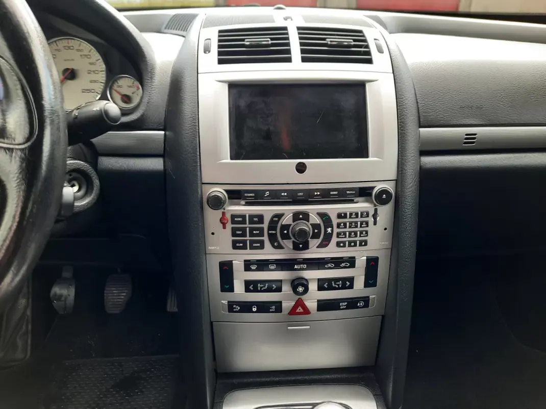 Peugeot 407 2008 - 4995 EUR, 222147 km - AUTO.MOTO.pt - 222147km - foto 9 de 11