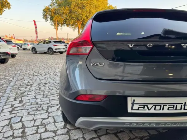 Volvo V40 Cross Country 2013 - 13500 EUR, 164000 km - AUTO.MOTO.pt - 164000km - foto 26 de 38