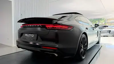 Porsche Panamera 2018 - 79990 EUR, 140973 km - AUTO.MOTO.pt - 140973km - foto 8 de 36