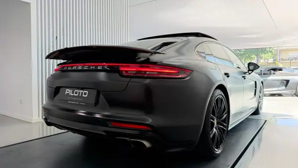 Porsche Panamera 2018 - 79990 EUR, 140973 km - AUTO.MOTO.pt - 140973km - foto 8 de 36