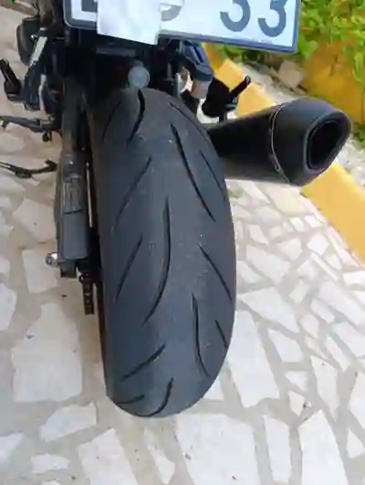 Kawasaki Z750R 2011 - 4600 EUR, 38000 km - foto 6 de 7
