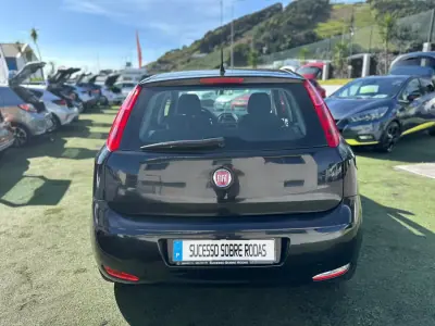 Fiat Punto 2018 - 10990 EUR, 83900 km - AUTO.MOTO.pt - 83900km - foto 7 de 20