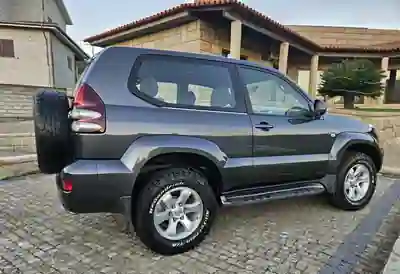 Toyota Land Cruiser 2004 - 20000 EUR, 280782 km - AUTO.MOTO.pt - 280782km - foto 4 de 6
