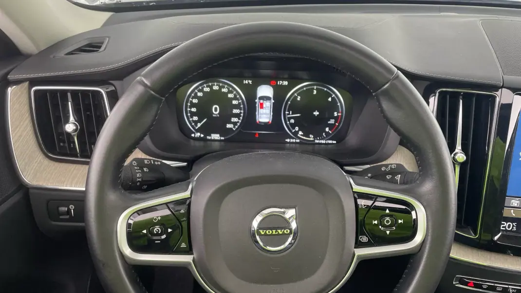 Volvo XC 60 2020 - 34999 EUR, 59321 km - AUTO.MOTO.pt - 59321km - foto 7 de 8