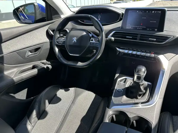 Peugeot 3008 2018 - 14900 EUR, 200000 km - AUTO.MOTO.pt - 200000km - foto 27 de 63