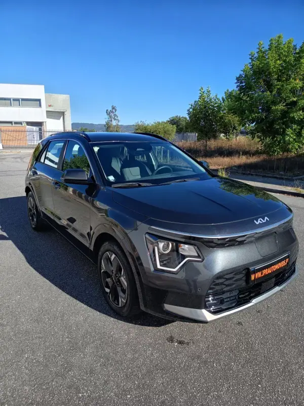 Kia Niro EV 2023 - 27990 EUR, 39700 km - AUTO.MOTO.pt - 39700km - foto 8 de 15