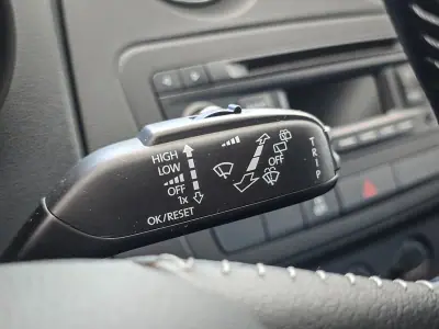 SEAT Ibiza 2015 - 11950 EUR, 80000 km - AUTO.MOTO.pt - 80000km - foto 36 de 60