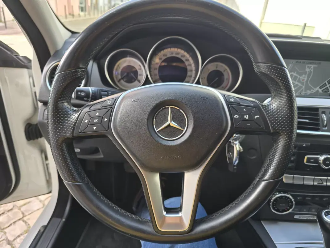 Mercedes-Benz C 200 2012 - 11990 EUR, 263748 km - AUTO.MOTO.pt - 263748km - foto 13 de 24
