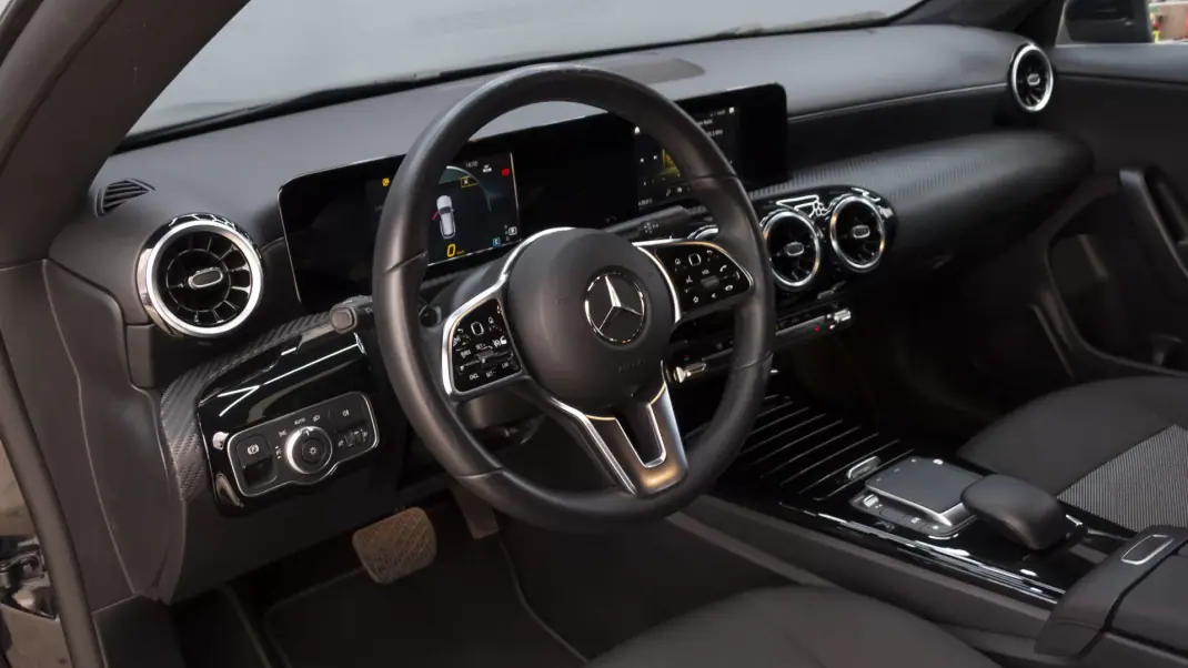 Mercedes-Benz CLA 180 2022 - 23900 EUR, 105000 km - 105000km - foto 16 de 33