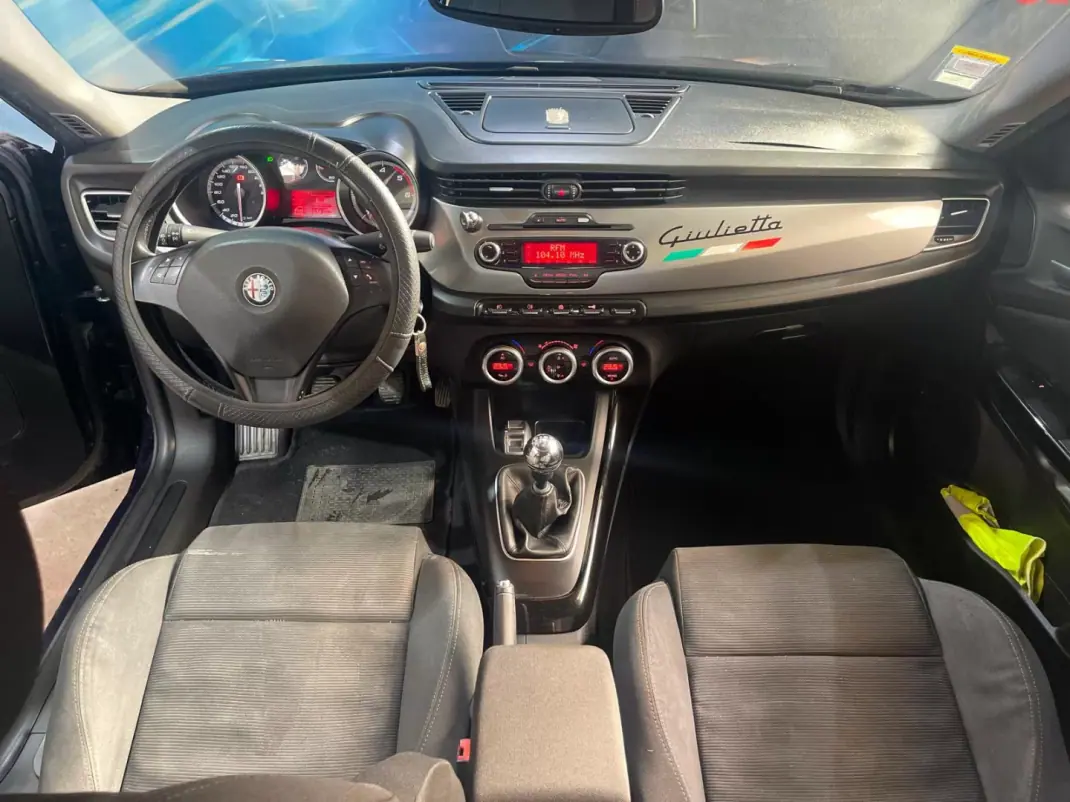 Alfa Romeo Giulietta 2011 - 8750 EUR, 197000 km - AUTO.MOTO.pt - 197000km - foto 21 de 35