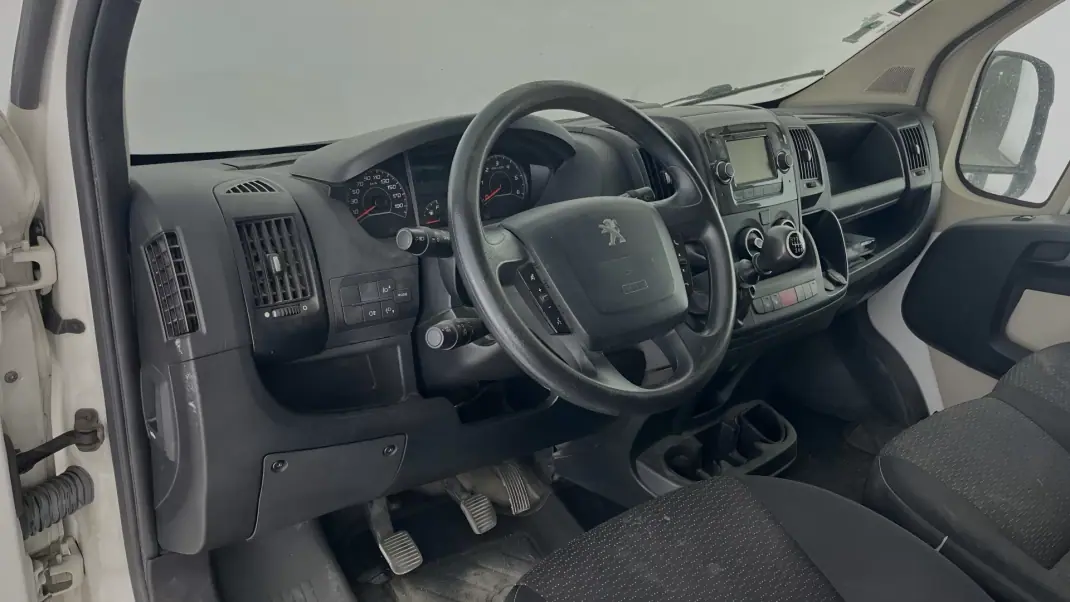 Peugeot Boxer 2.0 BlueHDi 333 L3H2 Premium 2018 - 12804 EUR, 126302 km - AUTO.MOTO.pt - 126302km - foto 4 de 8