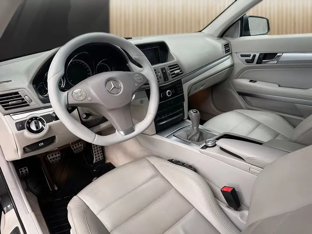 Mercedes-Benz E 250 2011 - 13800 EUR, 336000 km - AUTO.MOTO.pt - 336000km - foto 7 de 19