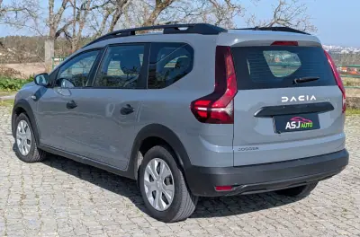 Dacia Jogger 2023 - 14250 EUR, 57740 km - AUTO.MOTO.pt - 57740km - foto 9 de 20