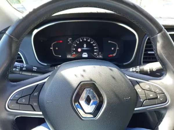 Renault Mégane 2020 - 17900 EUR, 127391 km - AUTO.MOTO.pt - 127391km - foto 10 de 11