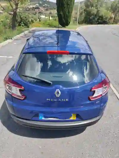 Renault Mégane Sport Tourer 2012 - 6000 EUR, 223000 km - AUTO.MOTO.pt - 223000km - foto 14 de 17