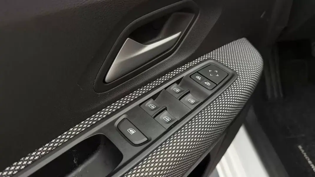 Dacia Sandero 2025 - 14990 EUR, 20225 km - AUTO.MOTO.pt - 20225km - foto 20 de 29