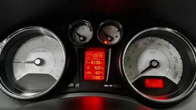 Peugeot 308 2012 - 7250 EUR, 172520 km - AUTO.MOTO.pt - 172520km - foto 24 de 50