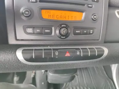 Smart Fortwo Cabrio 2009 - 5750 EUR, 141300 km - AUTO.MOTO.pt - 141300km - foto 27 de 30