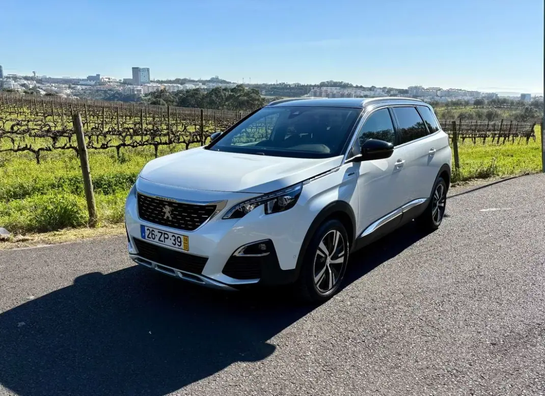 Peugeot 5008 2019 - 26500 EUR, 76030 km - AUTO.MOTO.pt - 76030km - foto 1 de 31