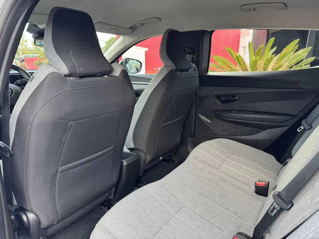 Renault Mégane E-Tech 2022 - 22500 EUR, 73000 km - AUTO.MOTO.pt - 73000km - foto 17 de 36